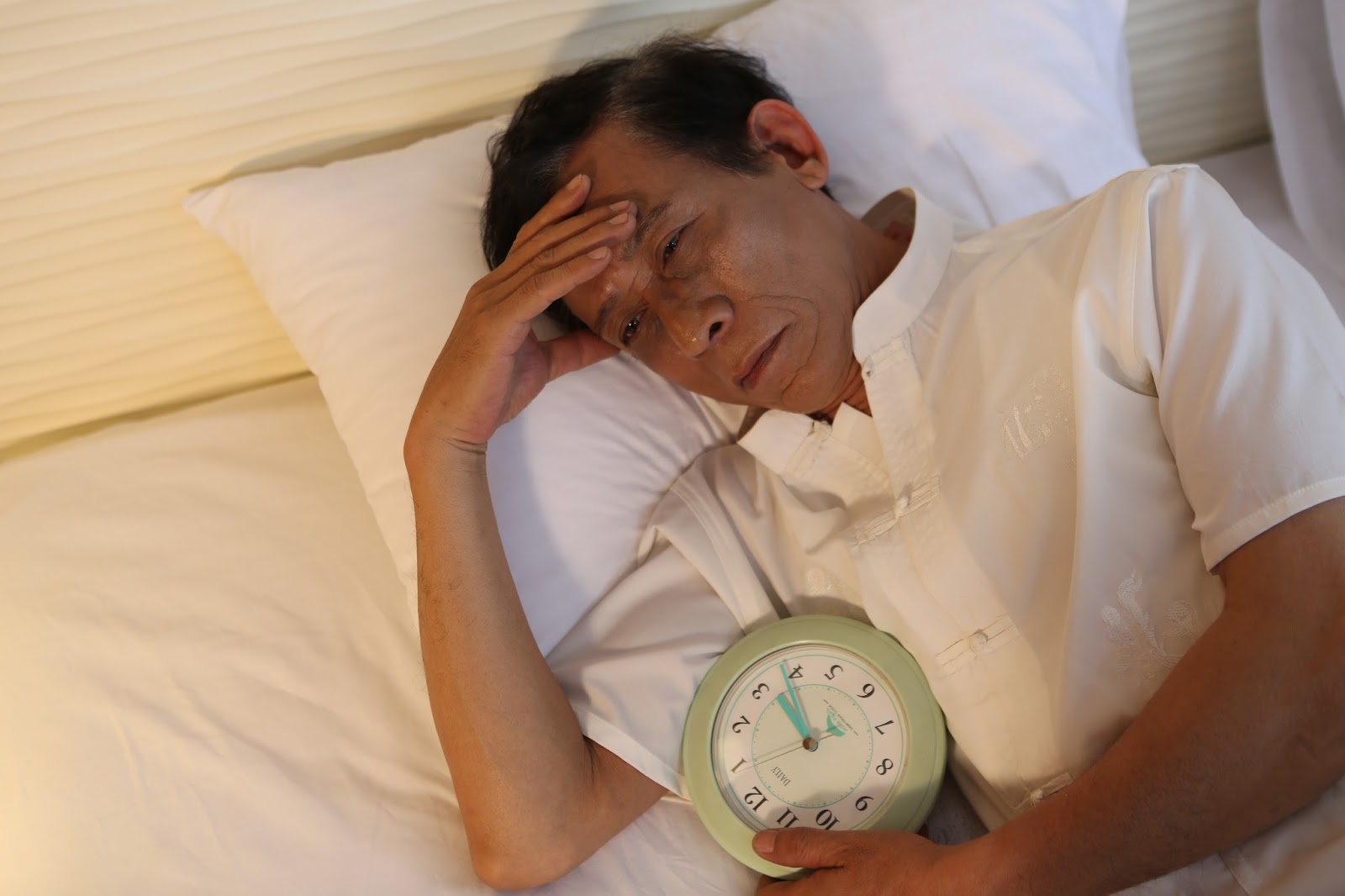 Biểu hiện và triệu chứng nhận biết của bệnh mất ngủ ở người già