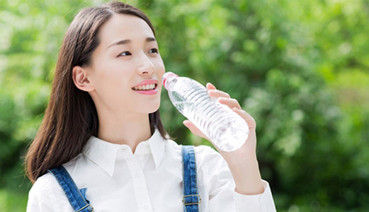 Nước rất tốt cho bộ não bởi 80% bộ não là nước.