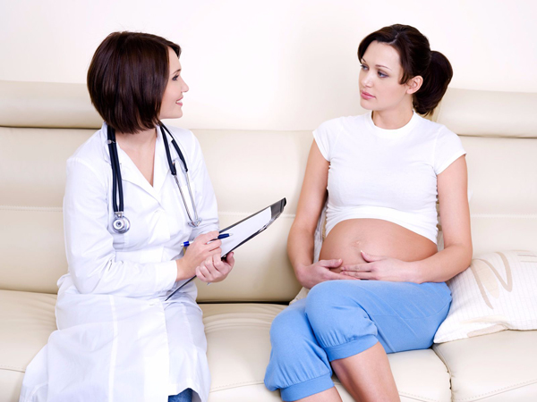 Khám thai định kỳ giúp theo dõi sức khỏe mẹ và bé