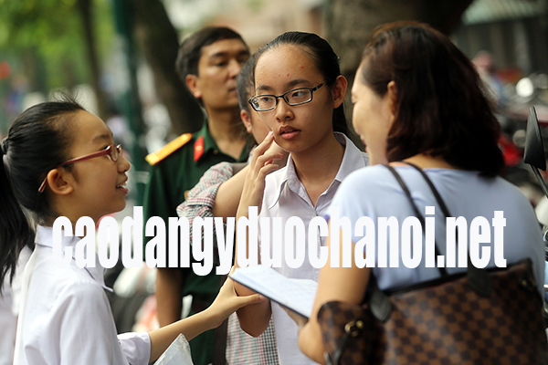 Trực tiếp công bố điểm sàn: Điểm sàn Đại học là 15.5 điểm 