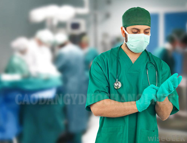 Đừng ảo tưởng học Y dược ra kiếm nhiều tiền 