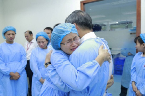 Rớt nước mắt trước sự chia tay người đứng đầu ngành huyết học