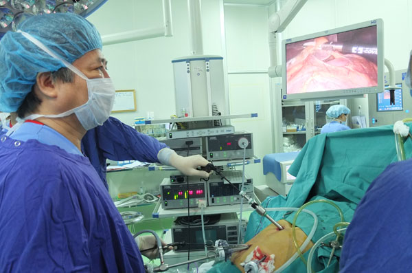 Cán bộ nhân viên có nguy cơ bị cắt giảm nếu bệnh viện tự chủ tài chính