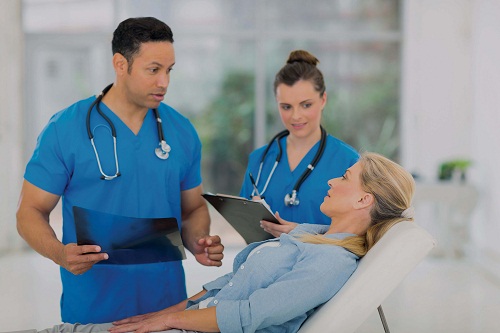 Điều dưỡng viên Việt Nam và cơ hội phát triển bản thân tại “trời Tây”