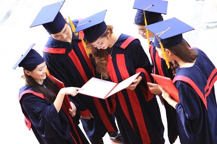 Bộ trưởng Bộ GD&ĐT nói gì về tình trạng hơn 200.000 cử nhân thất nghiệp?