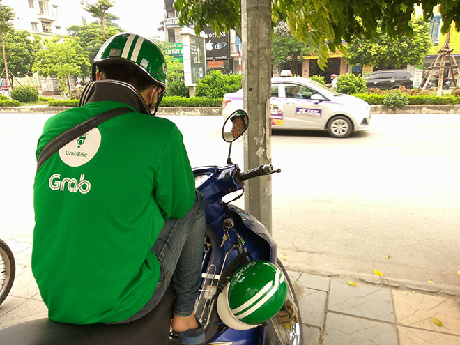 Sinh viên “lăn xả” đi làm thêm để đổi lấy mức lương “bèo bọt” – Liệu có đáng?