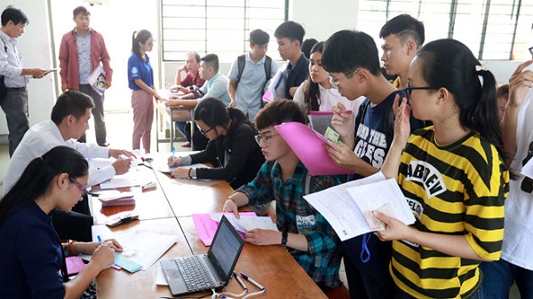 Nhiều tân sinh viên đỗ ĐH nhưng rụng như sung với bài test đầu vào TA