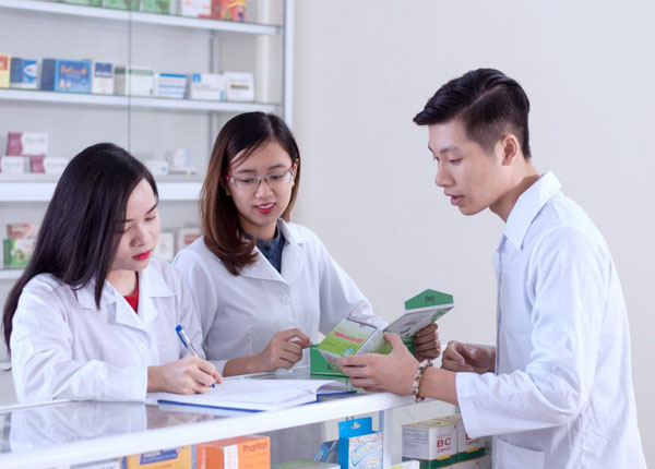 Đi thực tập tại quầy thuốc sinh viên ngành Dược cần trang bị những kiến thức gì?