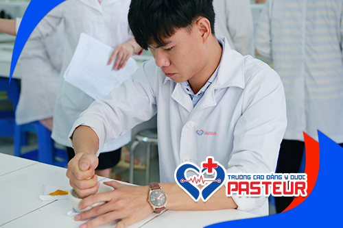 Chia sẻ cách để học tốt Cao đẳng Dược ngay từ năm nhất