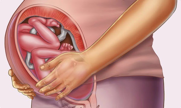 Nữ hộ sinh hướng dẫn cách nhận biết dấu hiệu chuyển dạ