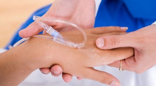 Những lưu ý người điều dưỡng cần biết khi lựa chọn dịch truyền