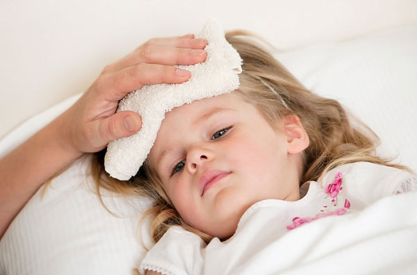 Cách hạ sốt cho trẻ nhanh mà hiệu quả từ vườn nhà
