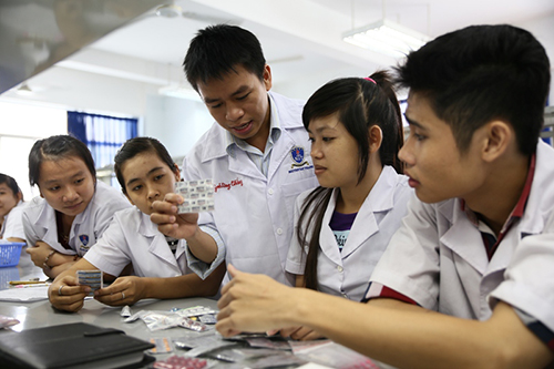 Sức hấp dẫn của ngành Dược đối với giới trẻ