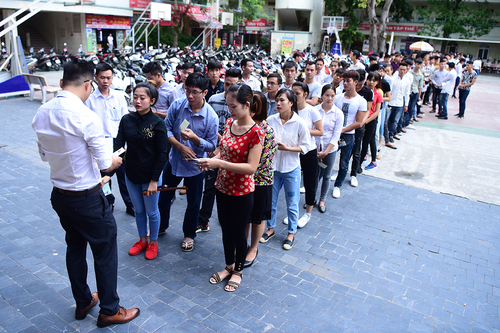 Nguyên nhân của tình trạng thất nghiệp hàng loạt là do đâu?