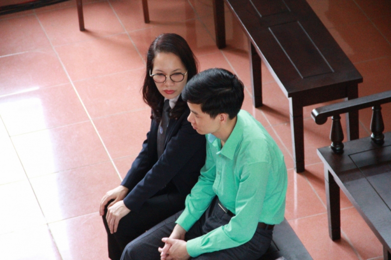 Bác sĩ Hoàng Công Lương bất ngờ nhận hai lệnh cấm đi khỏi nơi cư trú