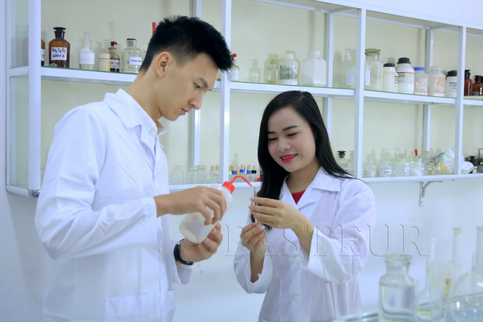 Danh sách con giáp ngành Y thiếu tiền nhưng giàu Y Đức