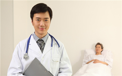 Bác sĩ phải qua sát hạch mới được hành nghề