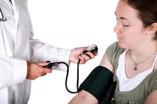 Bệnh nhân cao huyết áp cần có một chế độ ăn uống hợp lí và khoa học