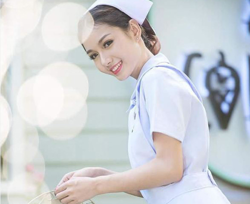 Con gái cười không hở lợi là tốt nhất