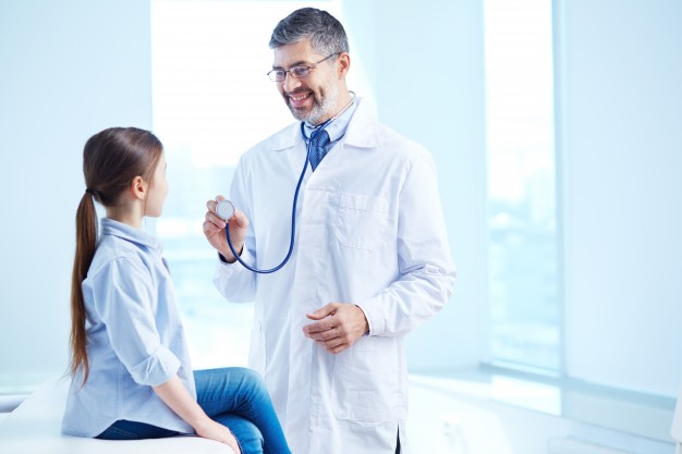 Nên đến cơ sở y tế khám bệnh để có hướng điều trị thích hợp