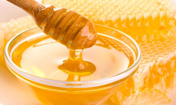 Có nên dùng mật ong để điều trị bệnh đau mắt đỏ không?