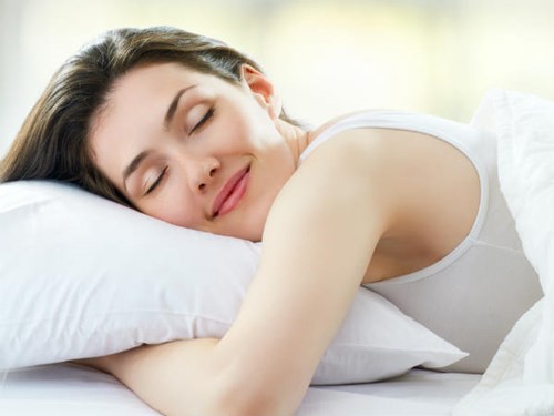 Uống nước ngay khi thức dậy giúp bạn tỉnh táo hơn rất nhiều
