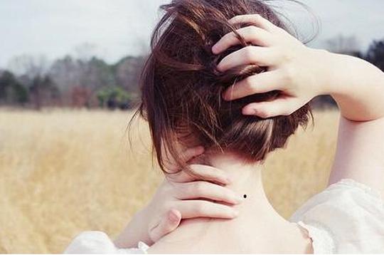 Nhân tướng học lý giải nốt ruồi đằng sau gáy không phải là quý tướng?