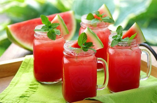 Nước ép bí đao và dưa hấu có tác dụng thanh nhiệt, giải độc cho làn da của bạn