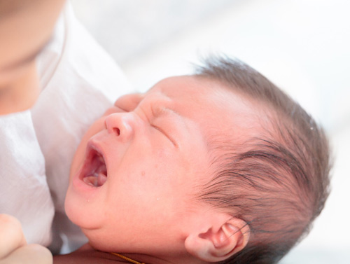 Tắc tia sữa khiến mẹ mệt mỏi, khiến con không có sữa để bú Tắc tia sữa khiến mẹ mệt mỏi, khiến con không có sữa để bú