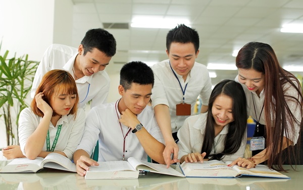 Những công việc làm thêm giúp sinh viên “rủng rỉnh” mà không vất vả