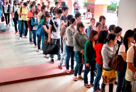 Chạy thang bộ có khi nhanh hơn đợi thang máy