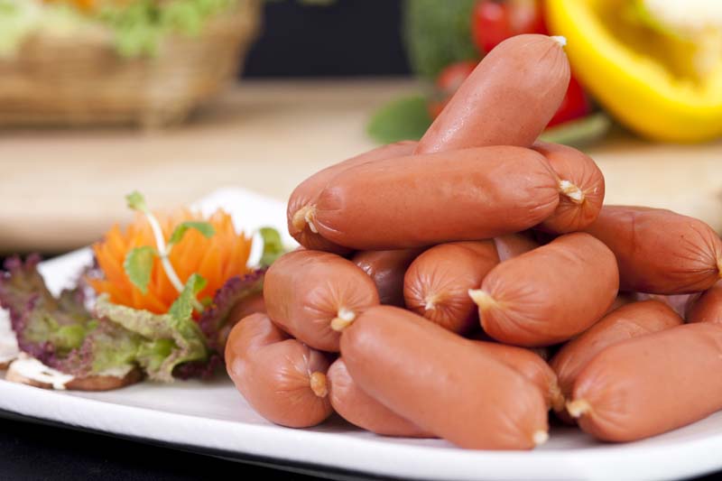 Hạn chế sử dụng thịt chế biến để ngăn ngừa các tác hại của xúc xích Hạn chế sử dụng thịt chế biến để ngăn ngừa các tác hại của xúc xích